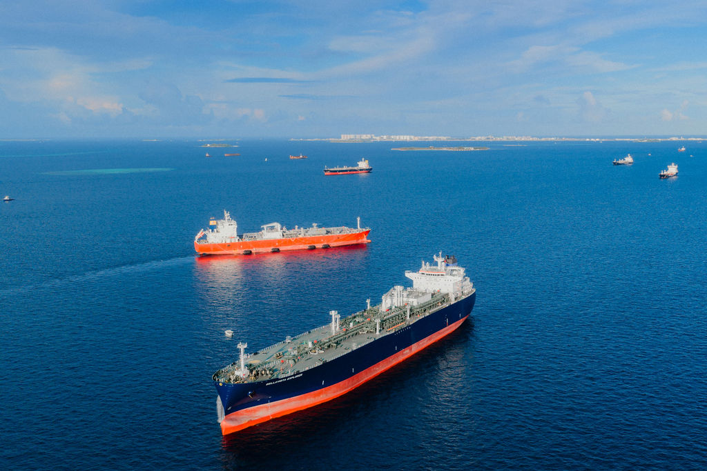 Global Intercept Welcomes BELLAVISTA EXPLORER to the Maldives for STS Operation